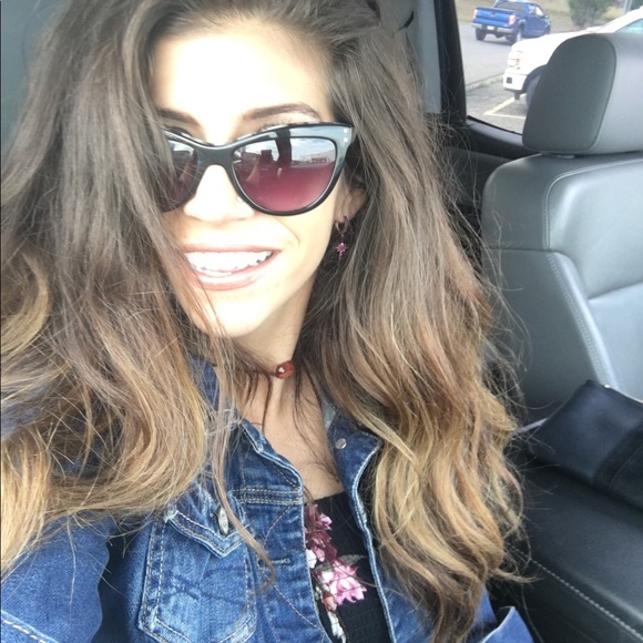 Meet your Posher, Robyn - Picture 1 of 1